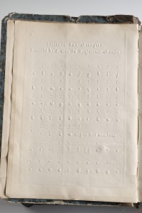 M. de Genoude, Evangelie Selon Saint Matthieu (Paris, 1868). Braille type.